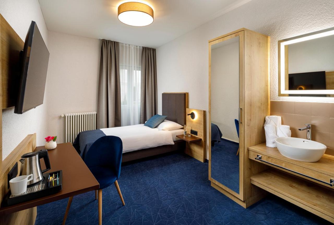 Hotel Tivoli Schlieren Bagian luar foto