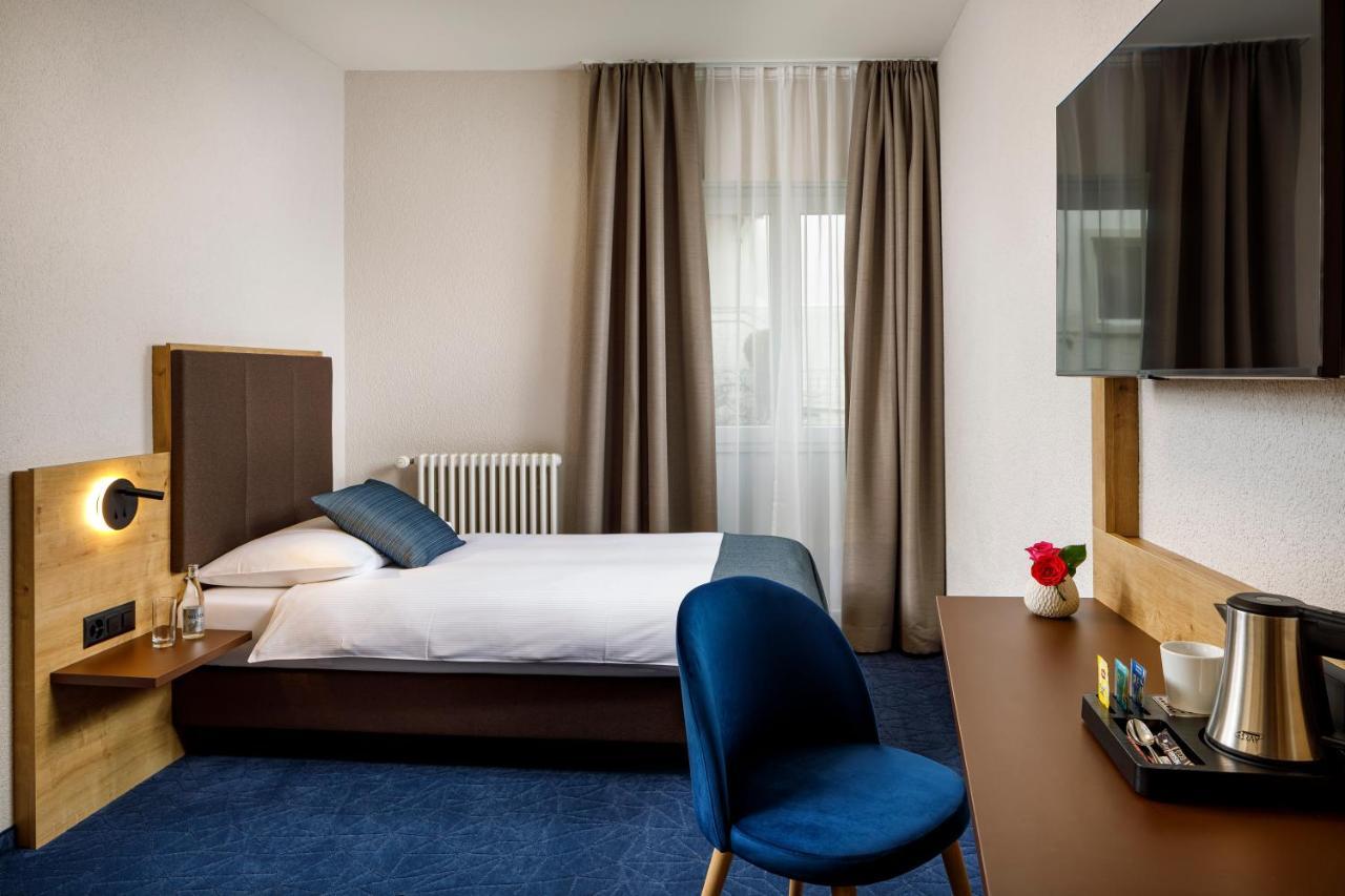 Hotel Tivoli Schlieren Bagian luar foto