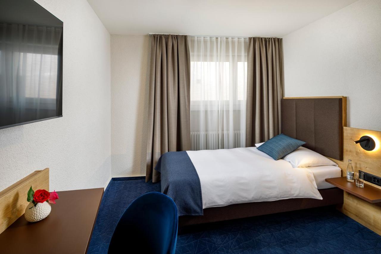Hotel Tivoli Schlieren Bagian luar foto