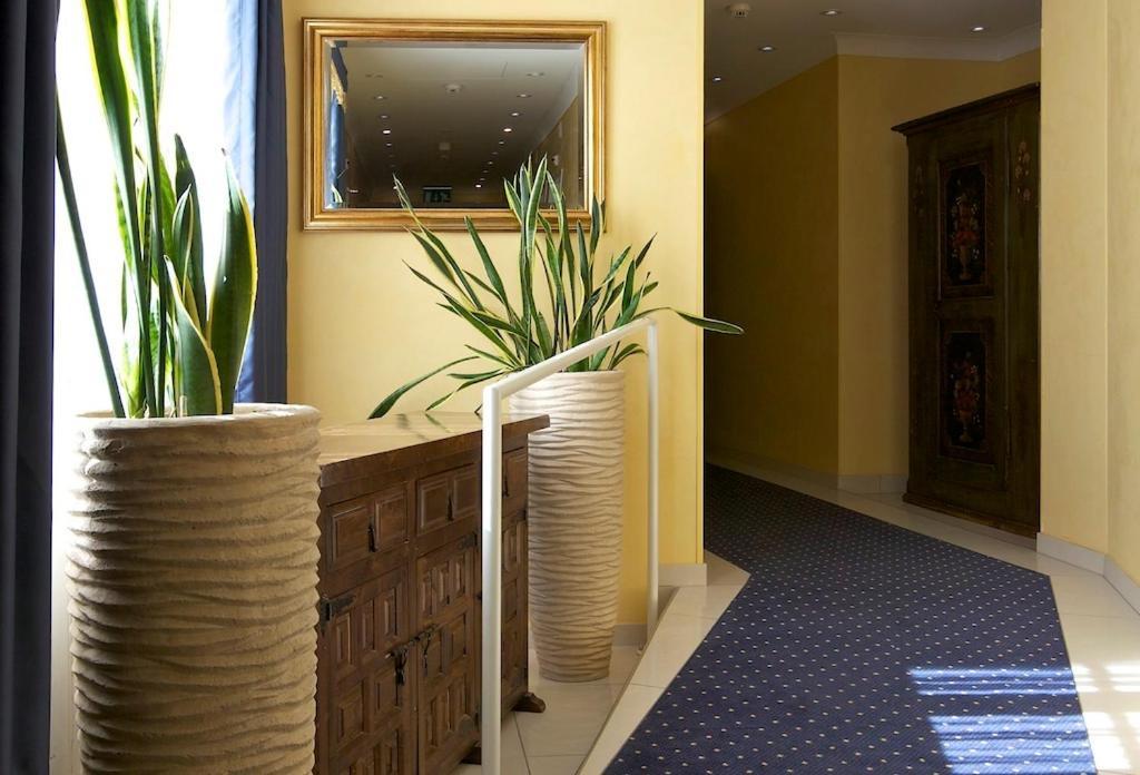 Hotel Tivoli Schlieren Bagian luar foto